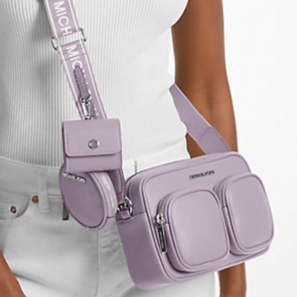 MICHAEL KORS Jet Set Leather Md Crossbody Bag Case Apple Airpods Pro®
Lt Quartz
